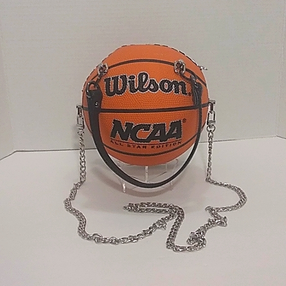 NWT NEW HANDMADE WILSON NCAA SMALL BASKETBALL PURSE 🏀